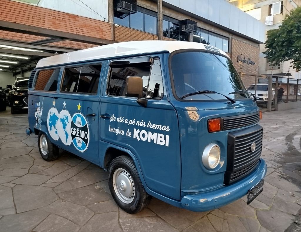 KOMBI LOTAÇÃO 1.4 2009 COM APENAS 63 MIL KM