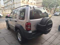 CHEROKEE SPORT V6 2006 4X4, COM APENAS 136.000 KM imagem 5