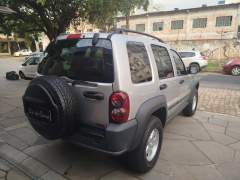 CHEROKEE SPORT V6 2006 4X4, COM APENAS 136.000 KM imagem 7