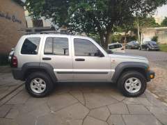 CHEROKEE SPORT V6 2006 4X4, COM APENAS 136.000 KM imagem 8