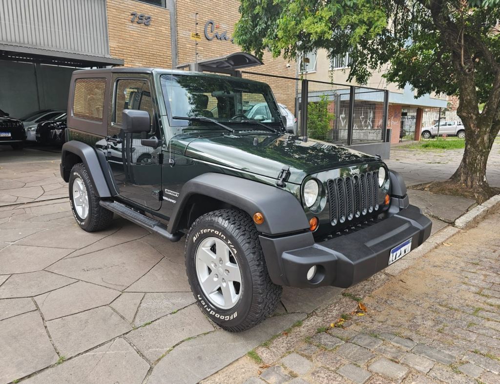 JEEP WRANGLER SPORT 3.8 V6 2010, COM APENAS 107.000 KM EM IMPECÁVEL ESTADO