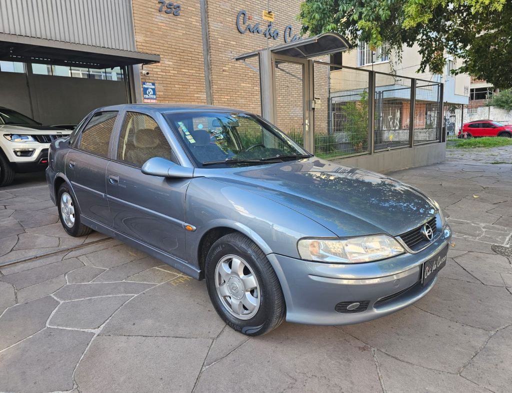 VECTRA MILLENIUM 2001, COM APENAS 37.000 KM, EM IMPECÁVEL ESTADO
