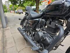 ROYAL ENFIELD METEOR 350 2023, COM APENAS 1.352 KM, CUSTOMIZADA TODA PRETA, IPVA 2025 PAGO imagem 5