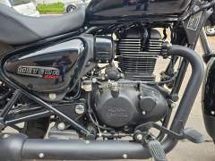 ROYAL ENFIELD METEOR 350 2023, COM APENAS 1.352 KM, CUSTOMIZADA TODA PRETA, IPVA 2025 PAGO imagem 7