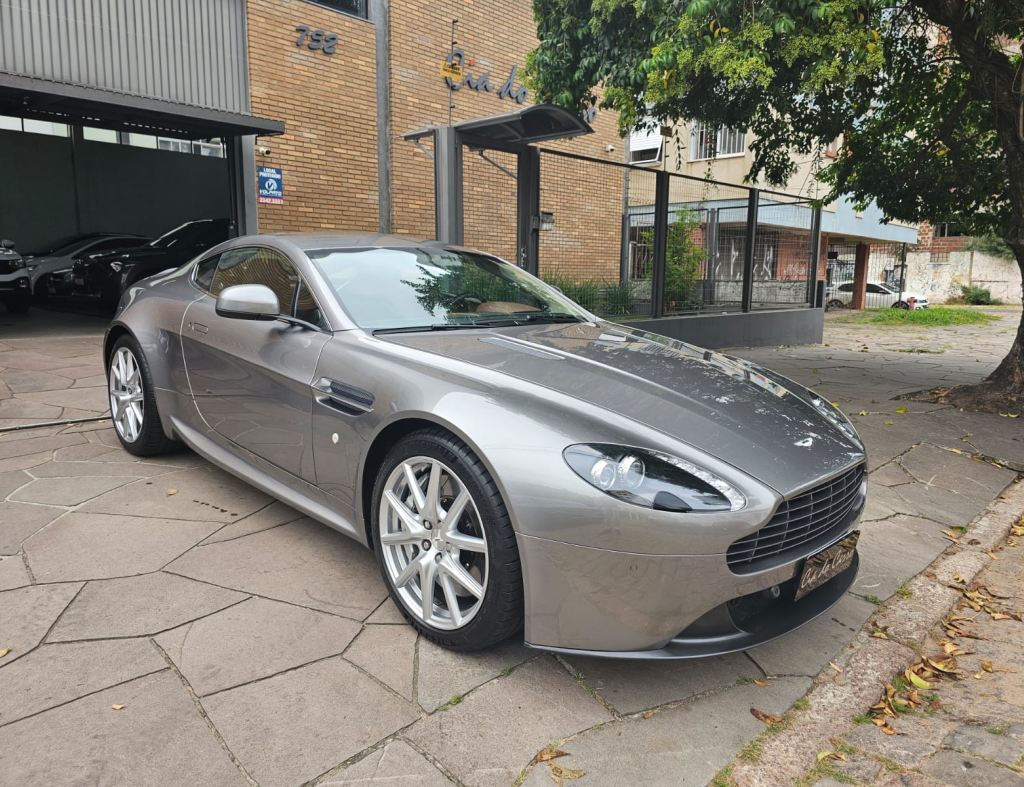 ASTON MARTIN VANTAGE V8 2012, COM APENAS 21.000 KM, IMPECÁVEL ESTADO, IPVA 2025 PAGO