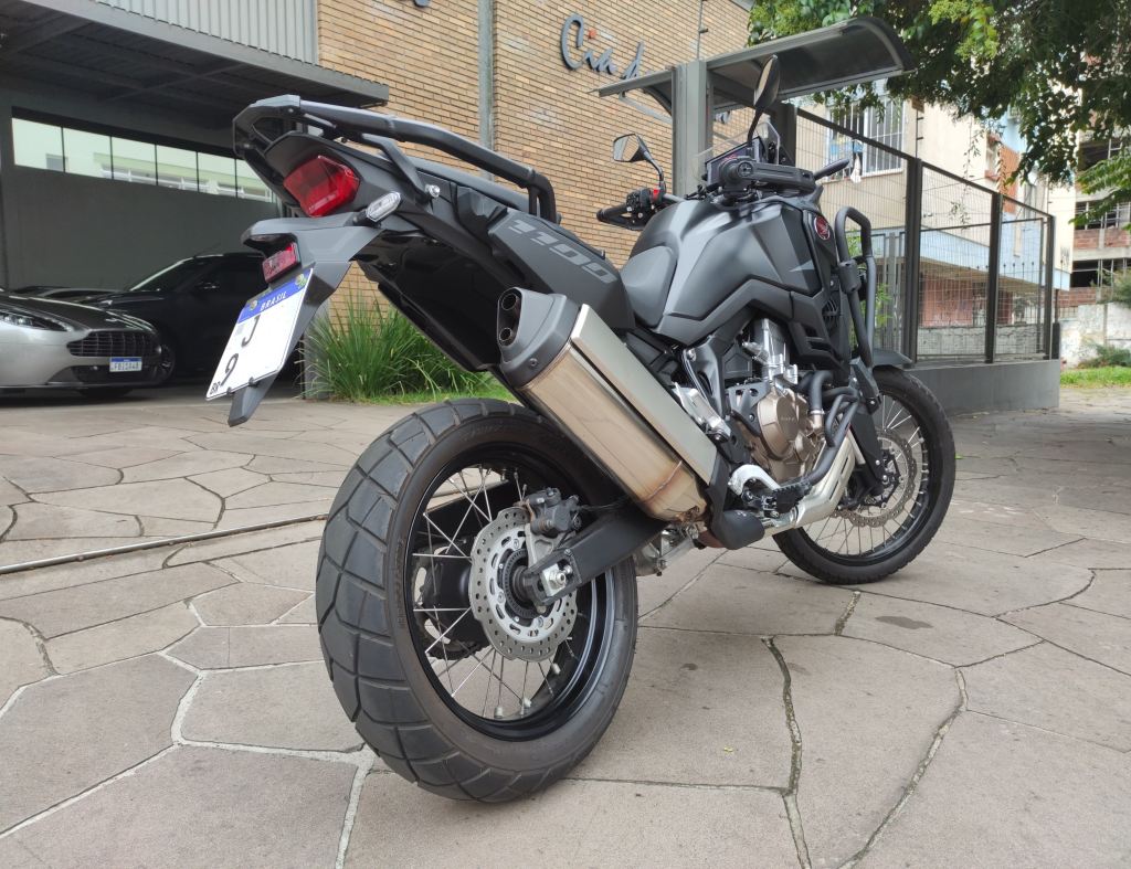 HONDA CRF 1100 L AFRICA TWIN 2024 COM APENAS 1480 KM EQUIPADA COM PROTETOR E FARÓIS AUXILIARES NA GARANTIA DE FÁBRICA