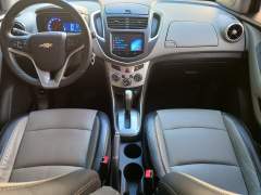 CHEVROLET TRACKER LTZ 1.8 AUTOMÁTICA BANCOS EM COURO PNEUS NOVOS TODA REVISADA ANO 2014 COM APENAS 64.570 KM IPVA 2025 PAGO imagem 13