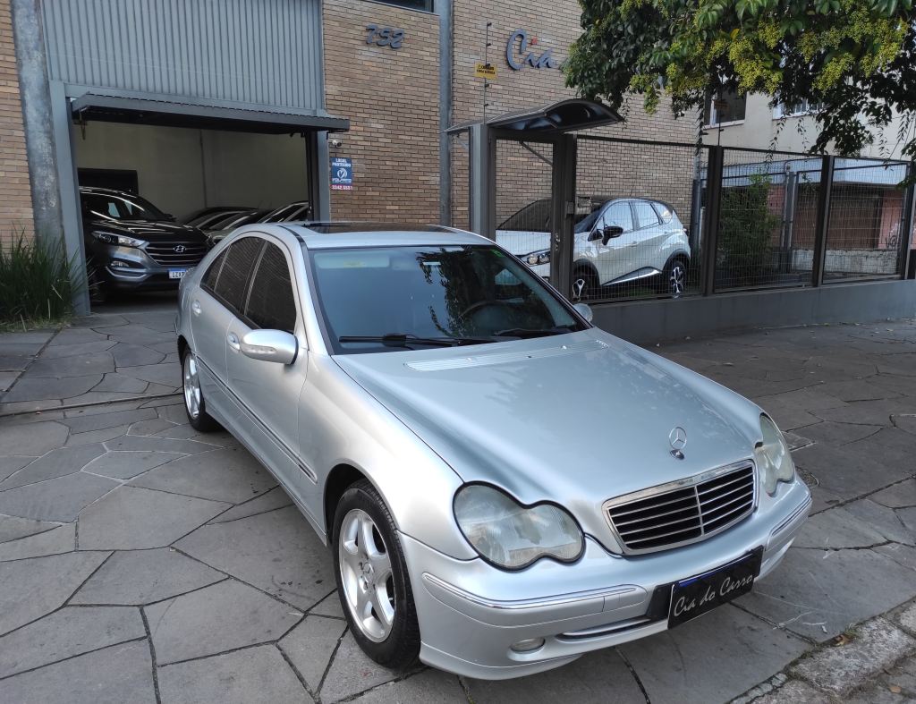 MERCEDES BENZ C 240 AVANTGARD COMPLETA DE FÁBRICA TETO SOLAR HISTÓRICO DE MANUTENÇÃO IMPECÁVEL