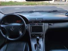 MERCEDES BENZ C 240 AVANTGARD COMPLETA DE FÁBRICA TETO SOLAR HISTÓRICO DE MANUTENÇÃO IMPECÁVEL imagem 13