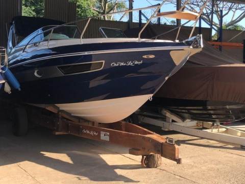 LANCHA TRITON 275 SPORT 2023 COM BANHEIRO FECHADO, DOIS DORMITÓRIOS DE CASAL, IMPECÁVEL