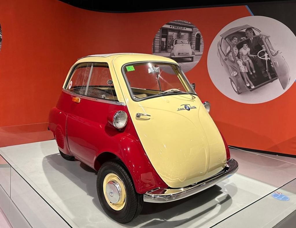 BMW ISETTA 250 1962, ALEMÃ, MOTOR 4 TEMPOS, 100% RESTAURADA, EM PERFEITO ESTADO, PERTENCIA AO MUSEU DE MINI CARROS DO VALE DOS VINHEDOS
