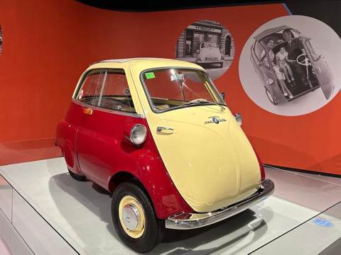 BMW ISETTA 250 1962, ALEMÃ, MOTOR 4 TEMPOS, 100% RESTAURADA, EM PERFEITO ESTADO, PERTENCIA AO MUSEU DE MINI CARROS DO VALE DOS VINHEDOS