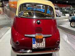BMW ISETTA 250 1962, ALEMÃ, MOTOR 4 TEMPOS, 100% RESTAURADA, EM PERFEITO ESTADO, PERTENCIA AO MUSEU DE MINI CARROS DO VALE DOS VINHEDOS imagem 3