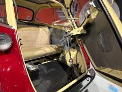 BMW ISETTA 250 1962, ALEMÃ, MOTOR 4 TEMPOS, 100% RESTAURADA, EM PERFEITO ESTADO, PERTENCIA AO MUSEU DE MINI CARROS DO VALE DOS VINHEDOS imagem 5