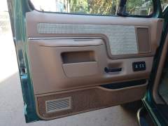 FORD BRONCO 1989, MOTOR V8, CÂMBIO AUTOMÁTICO, 4X4, COMPLETA COM AR CONDICIONADO GELANDO, 5 RODAS E PNEUS NOVOS imagem 8