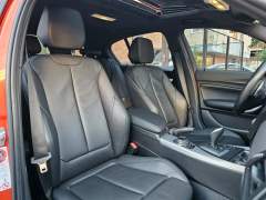 BMW 125i 2014, COM APENAS 77.000 KM, RARA COR FIRE ORANGE imagem 13