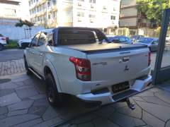 MITSUBISHI L200 TRITON SPORT HPE TOP 2.4 TURBO DIESEL 4X4 CABINE DUPLA BLINDADA PELA 4 BLINDAGEM NÍVEL III - A ANO 2017 COM APENAS 60.000 Km imagem 5