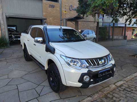 MITSUBISHI L200 TRITON SPORT HPE TOP 2.4 TURBO DIESEL 4X4 CABINE DUPLA BLINDADA PELA 4 BLINDAGEM NÍVEL III - A ANO 2017 COM APENAS 60.000 Km