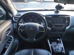 MITSUBISHI L200 TRITON SPORT HPE TOP 2.4 TURBO DIESEL 4X4 CABINE DUPLA BLINDADA PELA 4 BLINDAGEM NÍVEL III - A ANO 2017 COM APENAS 60.000 Km imagem 13