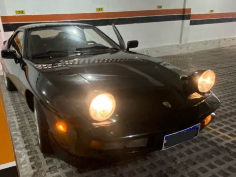 PORSCHE 928 1981, MOTOR V8 COM CÂMBIO AUTOMÁTICO, COM 122.000 MILHAS, PLACAS PRETAS
