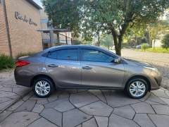 TOYOTA YARIS SEDAN 1.5 XL FLEX MANUAL COMPLETO DE FÁBRICA IMPECÁVEL imagem 8