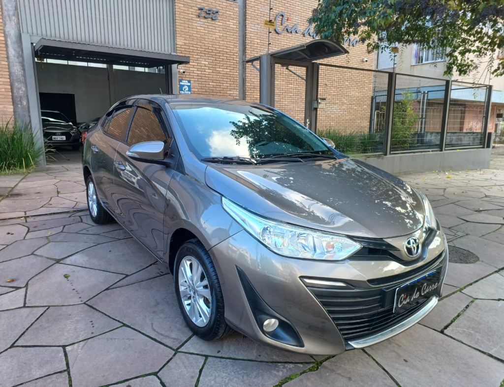 TOYOTA YARIS SEDAN 1.5 XL FLEX MANUAL COMPLETO DE FÁBRICA IMPECÁVEL