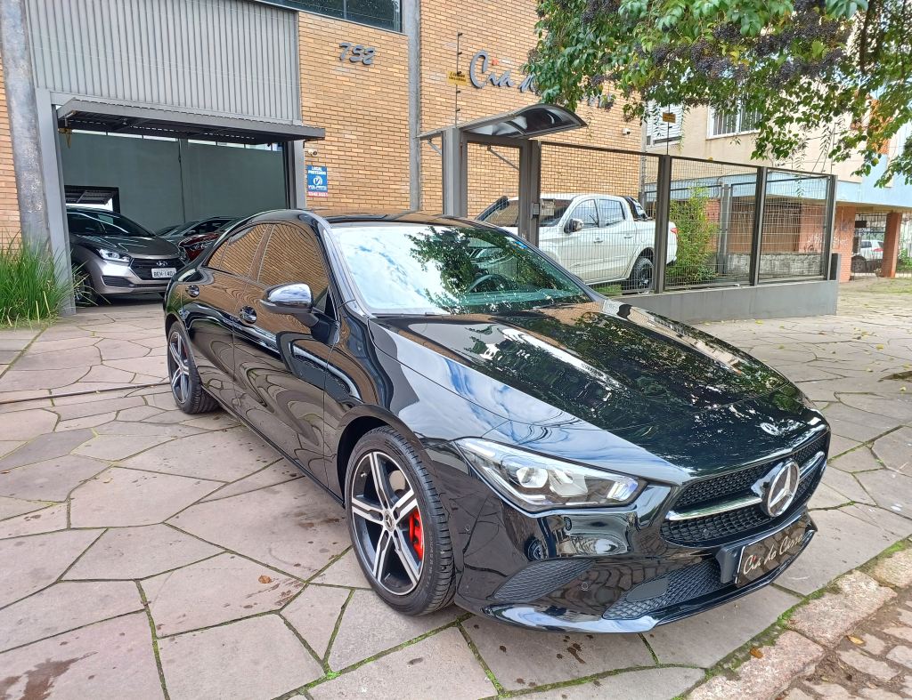 MERCEDES-BENZ CLA 250 SPORT 2.0 TURBO BANCOS EM COURO TETO SOLAR E PANORÂMICO ANO 2020 COM APENAS 38.200 Km REVISADA RECENTEMENTE IMPECÁVEL