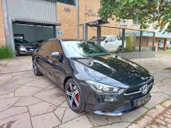 MERCEDES-BENZ CLA 250 SPORT 2.0 TURBO BANCOS EM COURO TETO SOLAR E PANORÂMICO ANO 2020 COM APENAS 38.200 Km REVISADA RECENTEMENTE IMPECÁVEL imagem 1