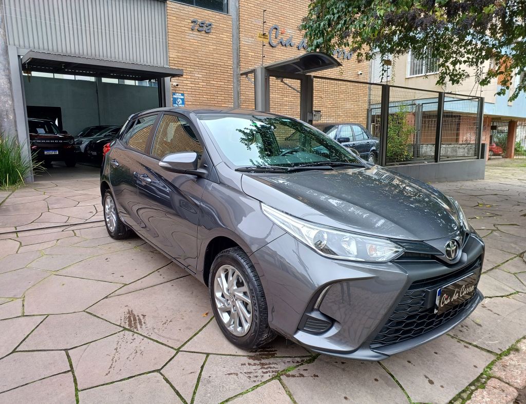 YARIS 1.5 XS AUTOMÁTICO REVISÕES NA CONCESSIONÁRIA NA GARANTIA DE FÁBRICA ANO 2023 COM APENAS 34.270 Km.