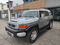TOYOTA FJ CRUISER AUTOMÁTICA 4.0 V6 VERSÃO 4X4 IMPECÁVEL imagem 3