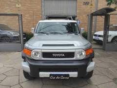 TOYOTA FJ CRUISER AUTOMÁTICA 4.0 V6 VERSÃO 4X4 IMPECÁVEL imagem 2