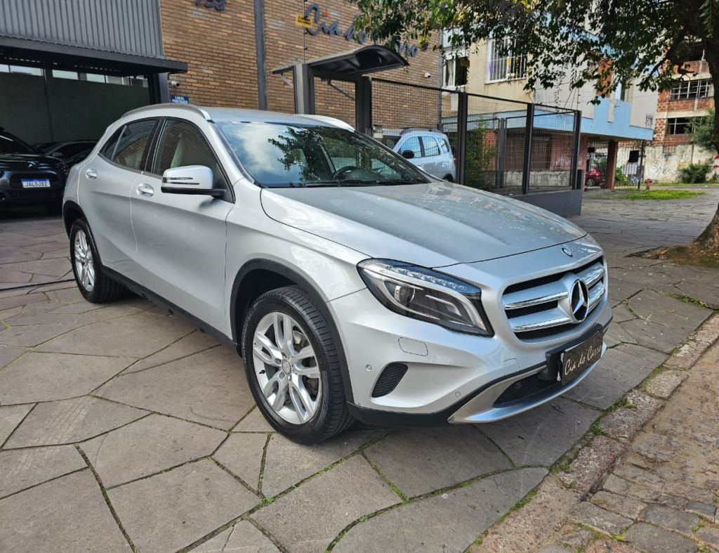 MERCEDES BENZ GLA200 2015, COM APENAS 53.000 KM, TODAS REVISÕES EM CONCESSIONÁRIA