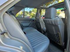MERCEDES 190 E 1985, COM APENAS 47.000 MILHAS ORIGINAIS, MOTOR 2.3 COM CÂMBIO AUTOMÁTICO imagem 14