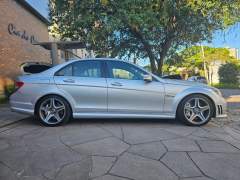 MERCEDES BENZ C63 AMG 2009, V8, 457CV, COM APENAS 84.000 KM imagem 8