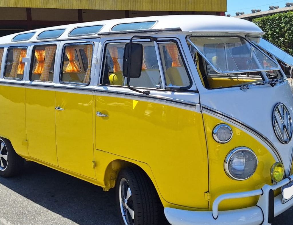 KOMBI 1600 1975, COM DIREÇÃO ELÉTRICA, TOTALMENTE RESTAURADA