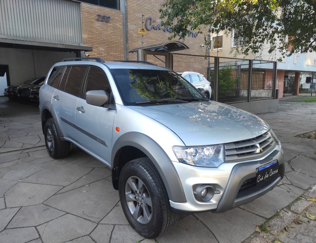 MITSUBISHI PAJERO OUTDOOR 3.2 TURBO DIESEL TODAS AS REVISÕES NA CONCESSIONÁRIA ANO 2018 COM APENAS 90.200 Km IMPECÁVEL