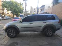 MITSUBISHI PAJERO OUTDOOR 3.2 TURBO DIESEL TODAS AS REVISÕES NA CONCESSIONÁRIA ANO 2018 COM APENAS 90.200 Km IMPECÁVEL imagem 4