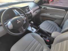 MITSUBISHI PAJERO OUTDOOR 3.2 TURBO DIESEL TODAS AS REVISÕES NA CONCESSIONÁRIA ANO 2018 COM APENAS 90.200 Km IMPECÁVEL imagem 8