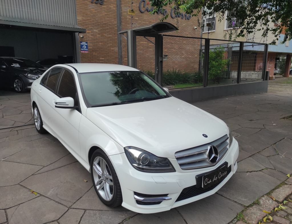 MERCEDES BENZ C180 1.6 TURBO COM HISTÓRICO DE REVISÕES ANO 2014 COM APENAS 64.600 KM