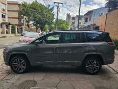 JEEP COMMANDER BLACKHAWK 2.0 TURBO 4X4, 2025, 7 LUGARES, COM APENAS 2.700 KM imagem 4 JEEP COMMANDER BLACKHAWK 2.0 TURBO 4X4, 2025, 7 LUGARES, COM APENAS 2.700 KM imagem 4