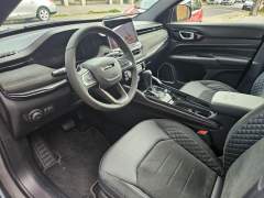 JEEP COMMANDER BLACKHAWK 2.0 TURBO 4X4, 2025, 7 LUGARES, COM APENAS 2.700 KM imagem 9 JEEP COMMANDER BLACKHAWK 2.0 TURBO 4X4, 2025, 7 LUGARES, COM APENAS 2.700 KM imagem 9