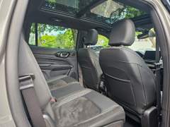 JEEP COMMANDER BLACKHAWK 2.0 TURBO 4X4, 2025, 7 LUGARES, COM APENAS 2.700 KM imagem 14 JEEP COMMANDER BLACKHAWK 2.0 TURBO 4X4, 2025, 7 LUGARES, COM APENAS 2.700 KM imagem 14