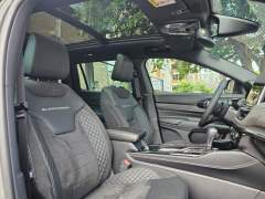 JEEP COMMANDER BLACKHAWK 2.0 TURBO 4X4, 2025, 7 LUGARES, COM APENAS 2.700 KM imagem 13 JEEP COMMANDER BLACKHAWK 2.0 TURBO 4X4, 2025, 7 LUGARES, COM APENAS 2.700 KM imagem 13