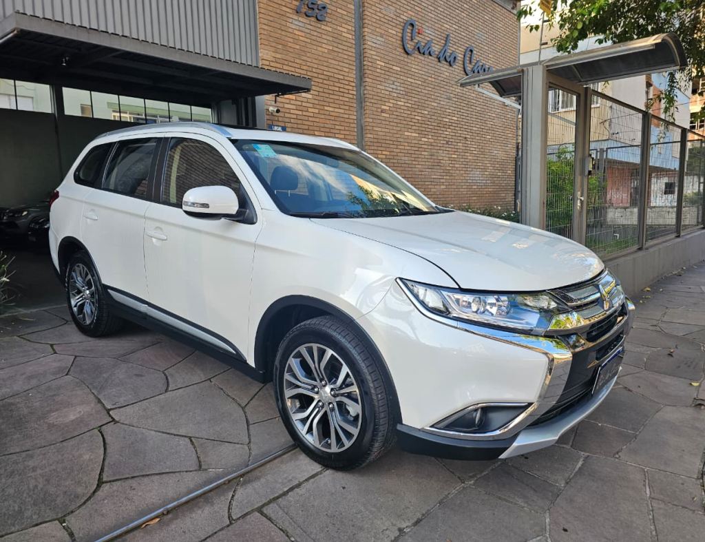 OUTLANDER 2.0 CVT 2018, COM APENAS 57.000 KM, EM IMPECÁVEL ESTADO