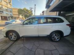 OUTLANDER 2.0 CVT 2018, COM APENAS 57.000 KM, EM IMPECÁVEL ESTADO imagem 4 OUTLANDER 2.0 CVT 2018, COM APENAS 57.000 KM, EM IMPECÁVEL ESTADO imagem 4