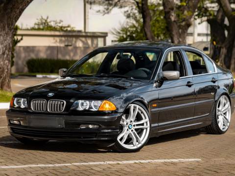 BMW 325i 2001, COMPLETA COM CÂMBIO AUTOMÁTICO E TETO SOLAR