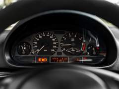 BMW 325i 2001, COMPLETA COM CÂMBIO AUTOMÁTICO E TETO SOLAR imagem 16 BMW 325i 2001, COMPLETA COM CÂMBIO AUTOMÁTICO E TETO SOLAR imagem 16