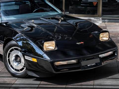 CORVETTE C4 1985, COM APENAS 60.000 KM ORIGINAIS, CÂMBIO MANUAL, PLACAS PRETAS COM O ANO DO CARRO, EM ESTADO IMPECÁVEL
