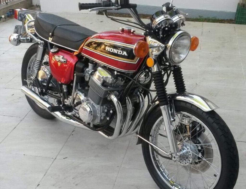 CB 750 FOUR 1975, EM PERFEITO ESTADO DE CONSERVAÇÃO, COM PLACA PRETA COM O ANO DA MOTO