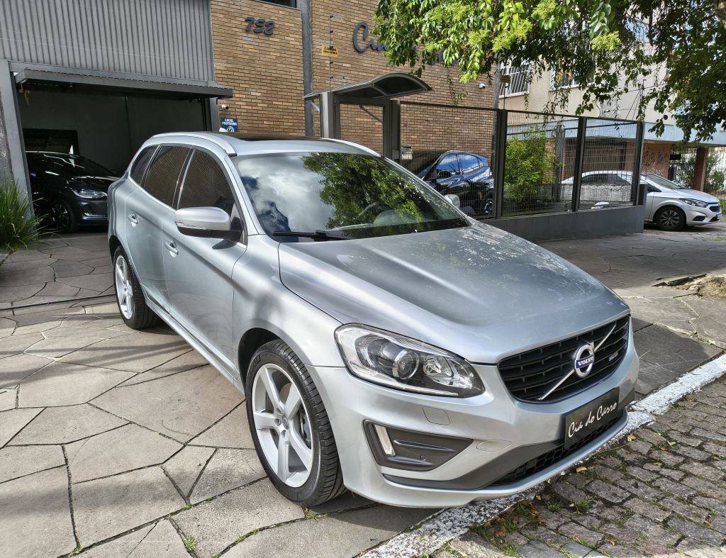 VOLVO XC 60 T5 R-DESIGN BAIXA KM PNEUS NOVOS IPVA 2026 PAGO